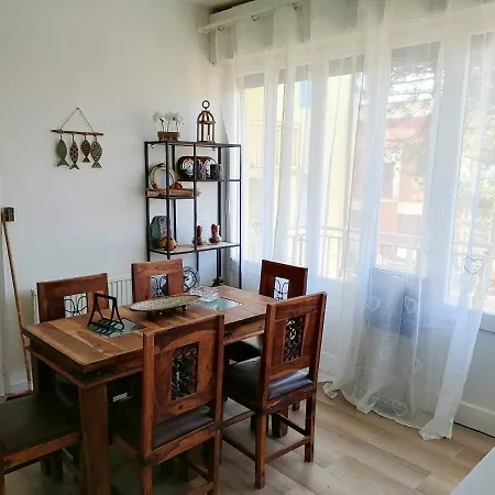 Seaside Apartment: Beach-close With View